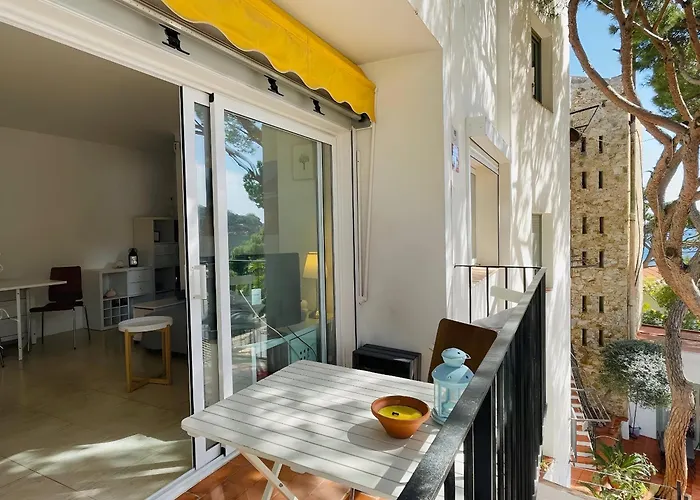 Stunning Intimate Views. Terrace Rooftop. Bn. *